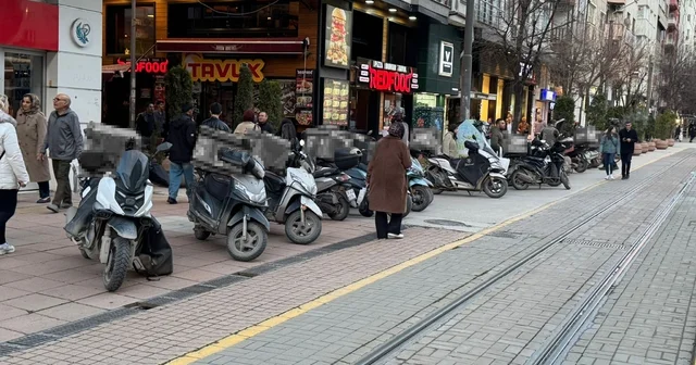 Vatandaş hatalı park edilen kurye motosikletlerinden rahatsız Eskişehir Haberleri