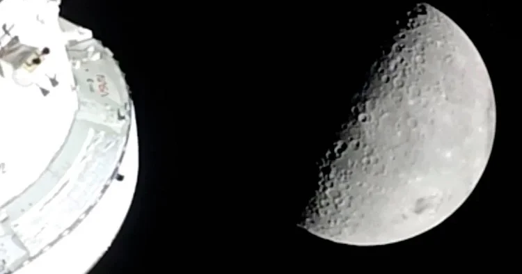 Ay’ın öteki yüzünü gördüler! Rekor kıran Artemis II Dünya’ya dönüşe geçti