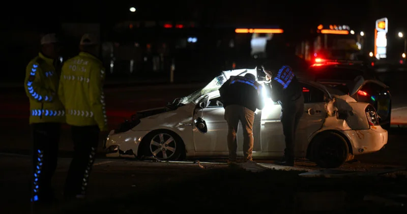 Ankara da takla atan otomobilin çarptığı TIR sürücüsü öldü Son dakika haberleri