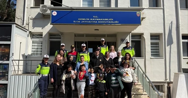 Otizm farkındalığı için jandarmayı ziyaret ettiler Bursa Haberleri