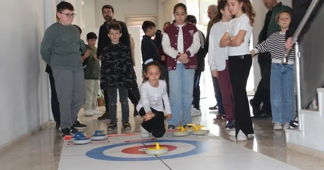 Polis çocukları floor curling turnuvasında yarıştı Çorum Haberleri
