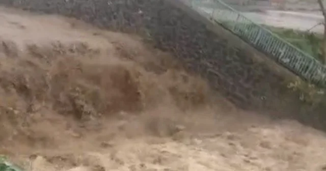 Osmaniye de yağış felaketi: Yollar kapandı, ulaşım aksadı Osmaniye Haberleri