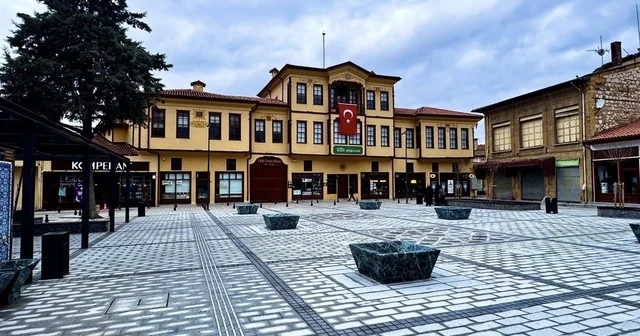 Veli Paşa Hanı önündeki meydanın ismi resmileşti Çorum Haberleri