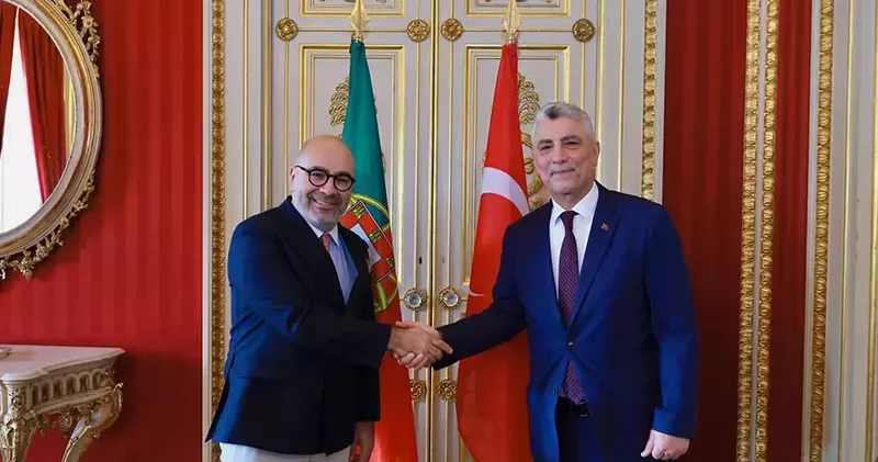 Bakan Bolat, Lizbon’da Portekiz Altyapı ve Konut Bakanı Luz ile bir araya geldi