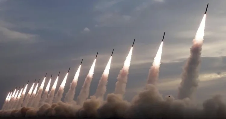 Kuzey Kore çok sayıda balistik füze ateşledi