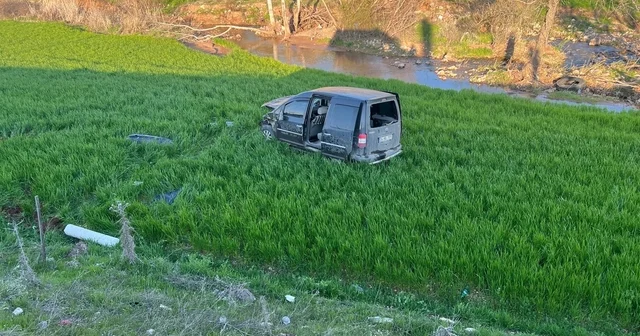 Hafif ticari araç şarampole yuvarlandı Adıyaman Haberleri