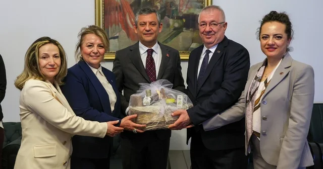 Başkan Ertaş ve Edremit heyeti CHP Lideri Özgür Özel ile buluştu Balıkesir Haberleri
