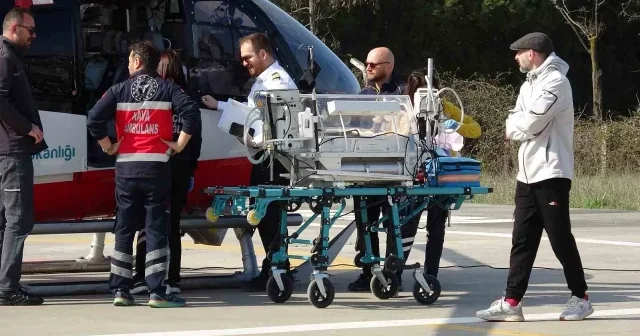 Ambulans helikopter yeni doğan bebek için zamanla yarıştı VİDEO İZLE