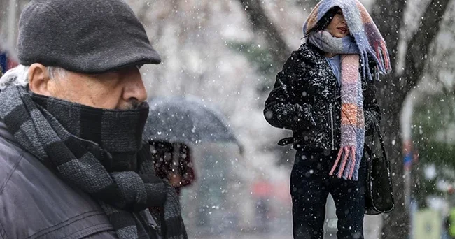 Bugün akşam saatlerinden itibaren başlıyor: Sağanak, kar, rüzgar ve zirai don... Meteoroloji 32 ilde uyarı verdi: Kuvvetli geliyor