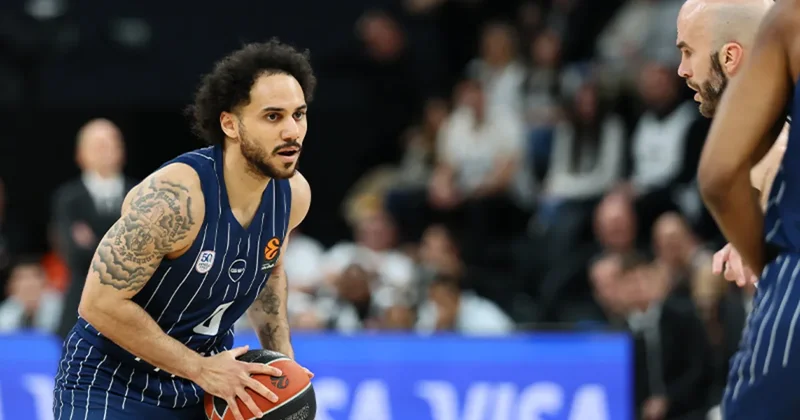 Anadolu Efes te Shane Larkin 145 gün sonra parkede!
