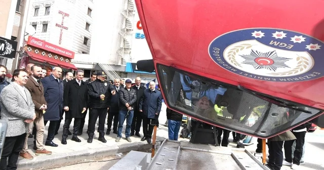 Erzurum da hayati deneyim: Kaza anını birebir yaşadılar Polis Emniyet Kemeri Dadaşa Çok Yakışır sloganıyla vatandaşa seslendi Erzurum Haberleri