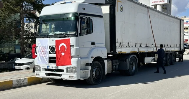 İran daki savaş mağdurları için Van dan 3 yardım tırı gönderildi Van Haberleri