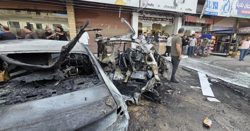 Soykırımcı İsrail ordusu Lübnan ın Sayda kentinde bir aracı hedef aldı
