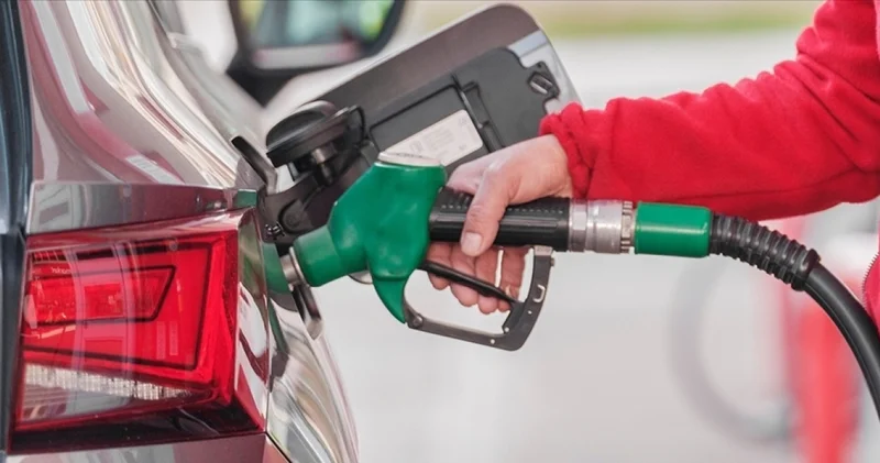 BENZİN VE MOTORİNE ÇİFTE ZAM! Benzin ve motorine zam mı geldi, ne kadar oldu? 8 Nisan 2026 zamlı benzin, motorin fiyatı