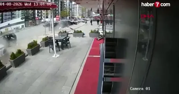 Malatya da otomobilin, park halindeki araçlara çarptığı anlar kamerada