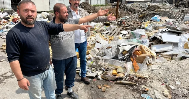 Buca da çöp durumu Hindistan dan daha berbat Buca da çöplüğe dönen boş arazi esnafı isyan ettirdi İzmir Haberleri