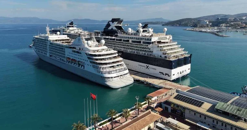 İki kruvaziyerle binlerce turist ilçeye geldi: Bazıları gezdi bazıları alışveriş yaptı