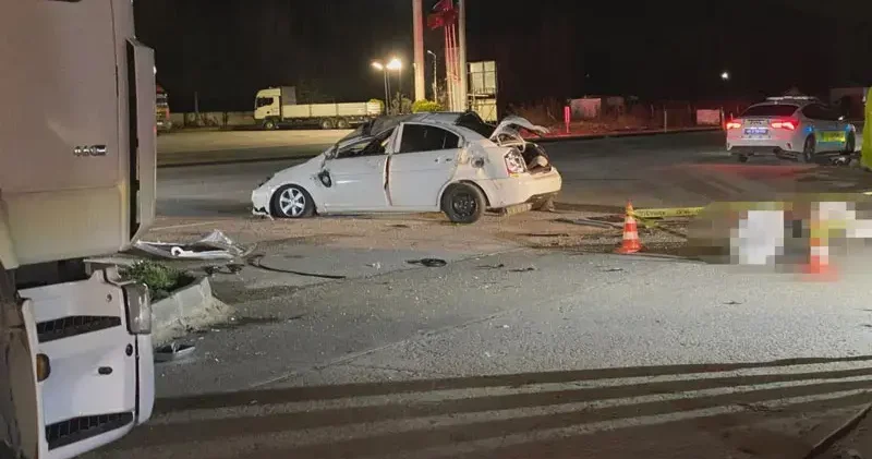 Kontrolden çıkıp, takla atan otomobilin çarptığı TIR şoförü öldü