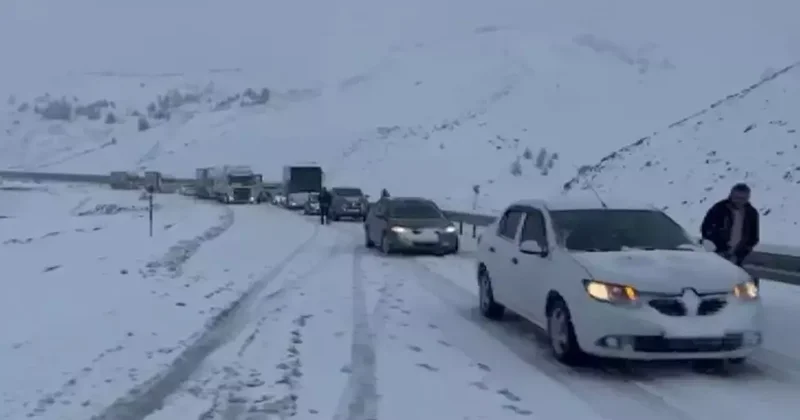 Kar bir anda bastırdı, ulaşım durma noktasına geldi! Çok sayıda ekip bölgede