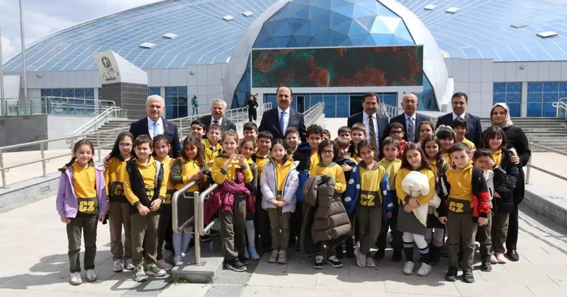Konya protokolü Bilim Merkezi nde öğrencilerle buluştu