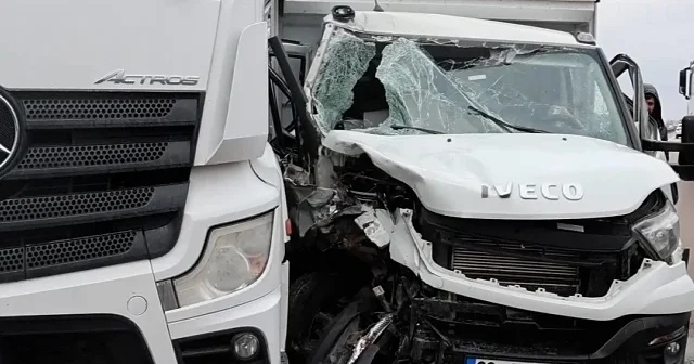 Nevşehir de TIR ile kamyonet çarpıştı VİDEO İZLE