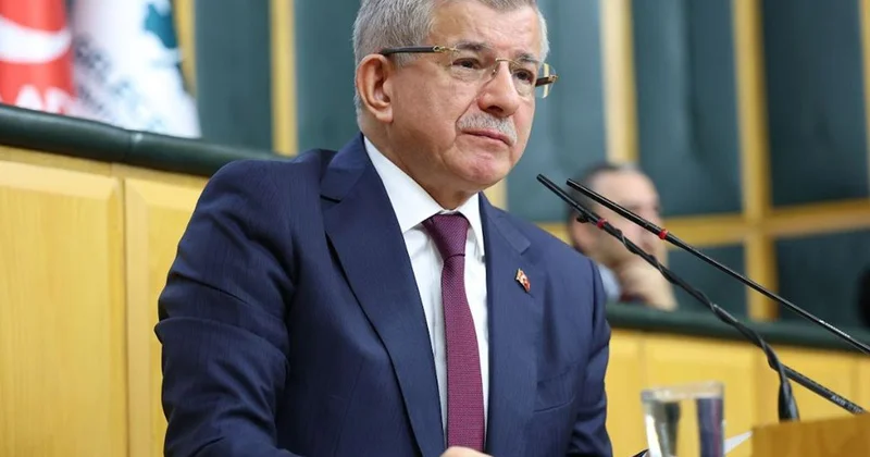 Davutoğlu: Cuma namazı çıkışı AK Partili kardeşim kulağıma eğilip dedi ki...