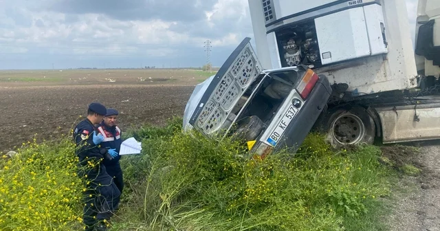 TIR ile kafa kafaya çarpışan otomobilin sürücüsü öldü Adana Haberleri