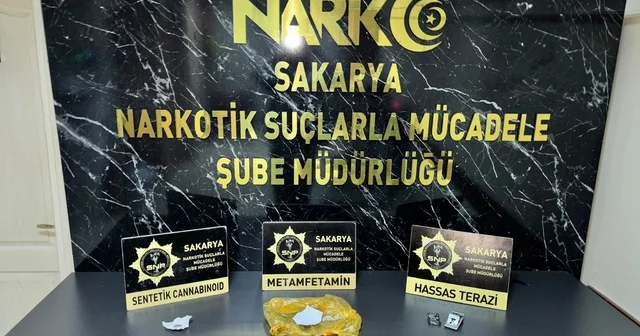 Sakarya da 4 farklı uyuşturucu operasyonunda 3 tutuklama Hakkında yakalama kararı olan şahıs uyuşturucu operasyonunda yakalandı Sakarya Haberleri