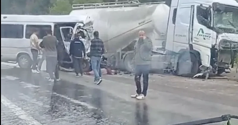 Antalya Isparta kara yolunda feci kaza: 7 kişi hayatını kaybetti