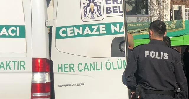 Aile faciasında hayatını kaybeden anne ve oğul Kemah ta toprağa verilecek Erzincan Haberleri