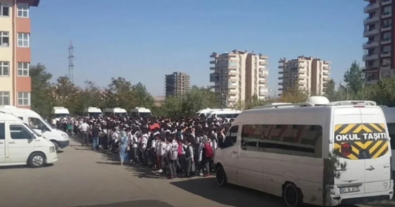 Okul çıkışında dehşet yaşandı: 20 öğrencinin bindiği servis tarandı Sözcü Gazetesi
