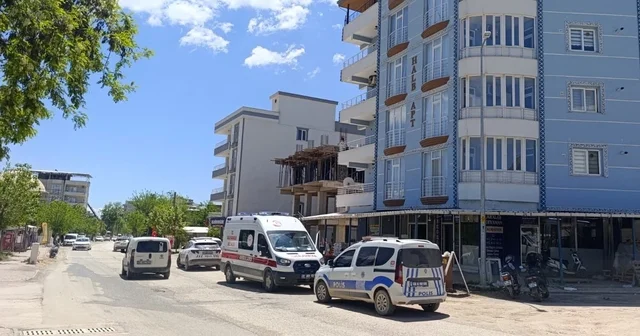 Balkona çıkan şahsı ekipler ikna ederek indirdi Adıyaman Haberleri