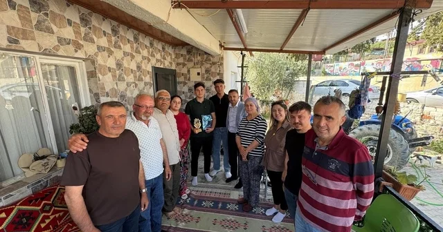 Genç yeteneğe moral ziyareti Manisa Haberleri