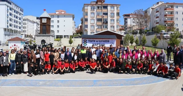 75 öğrenci trafik parkında kuralları uygulamalı öğrendi Bilecik Haberleri