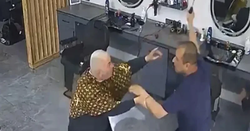 Berberde tıraş olan husumetlisine satırla saldırdı