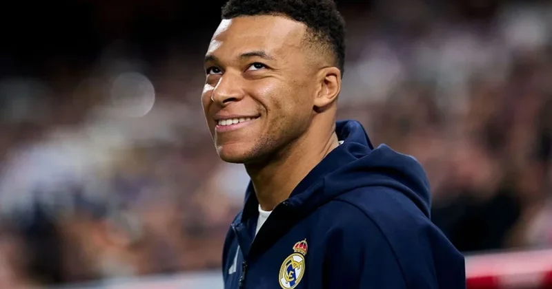 Real Madrid yanarken saçını taradı! Mbappe den gündem olan görüntü Sözcü Gazetesi