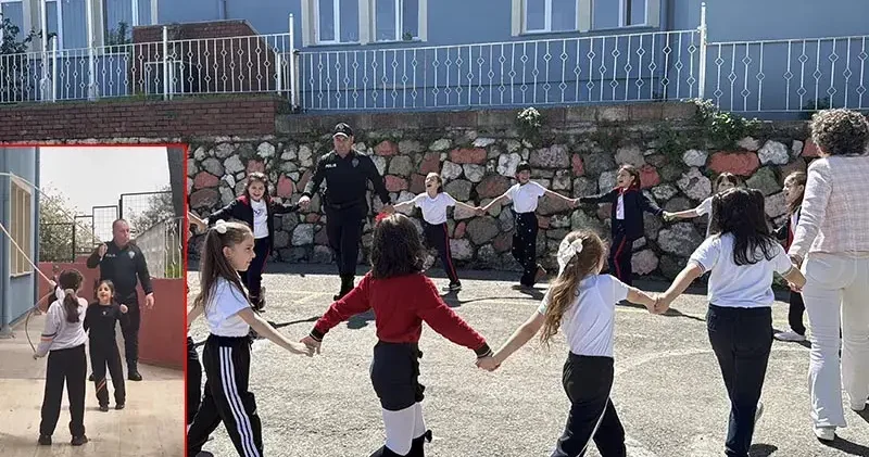 Zonguldak’ta okulda görevli polis, çocuklarla ip atladı
