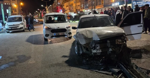 Muradiye de 3 araç çarpıştı Van Haberleri