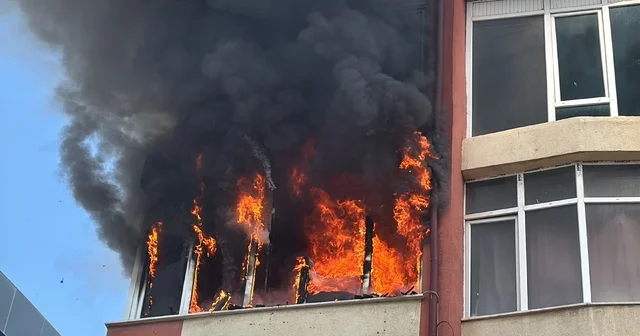 Aksaray da korkutan yangın, daire alev alev yandı Aksaray Haberleri