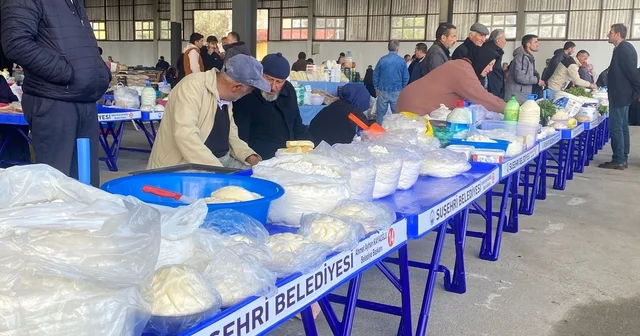 Suşehri nde yöresel ürün satan köylüler için plastik tezgah dağıtıldı Sivas Haberleri