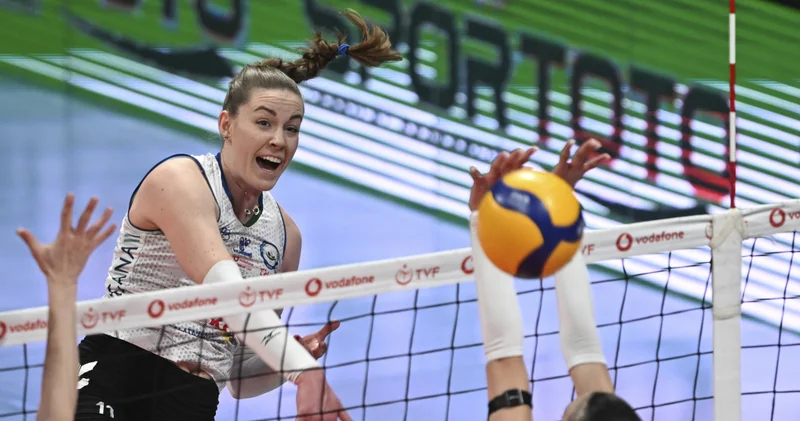 Beşiktaş Rus smaçör Polina Shemanova yı transfer etti