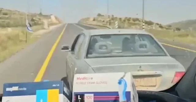 Yahudi işgalciler hasta taşıyan Filistin ambulansının önünü kesti VİDEO İZLE