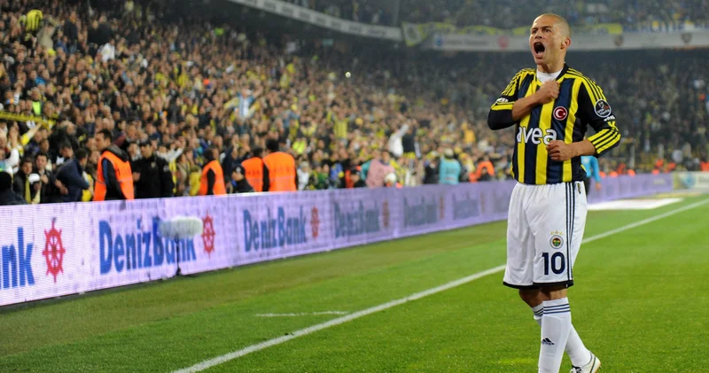 Alex ten Fenerbahçe deki başkanlık seçimi için açıklama: Kimseyi destekleyen tarafta değilim!