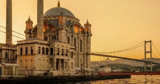Hollywood İstanbul a neden sarı filtre uyguluyor? VİDEO İZLE