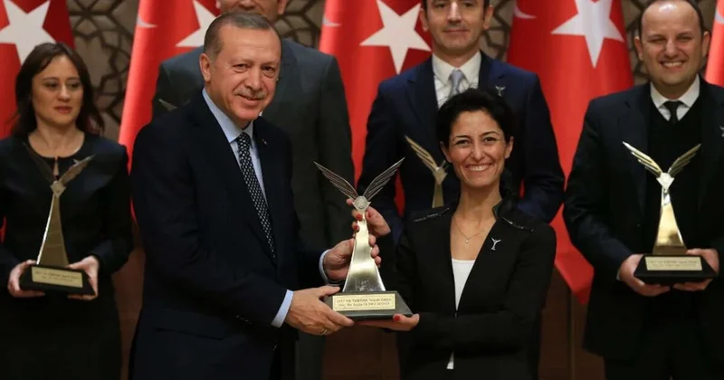 Şafak operasyonunda gözaltına alınmıştı: İBB yöneticisi profesör Erdoğan ın elinden ödül almış Sözcü Gazetesi
