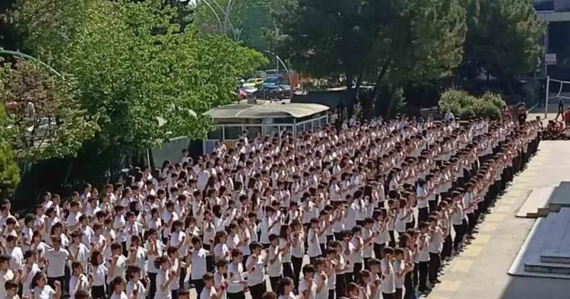 Kocaeli’de 537 öğrenciden dev kaşık oyunu