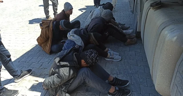 Erbaa da konteyner yüklü tırda 7 kaçak göçmen yakalandı Tokat Haberleri