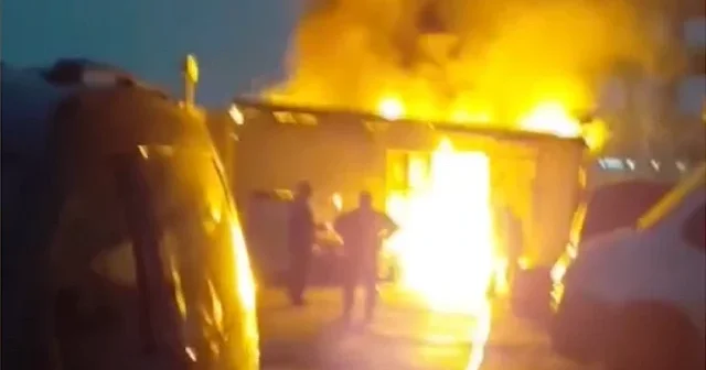 Zeytinburnu nda iş hanının çatısında yangın VİDEO İZLE