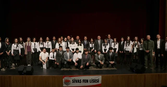 Lise öğrencileri Veysel in hayatını sahneye taşıdı Sivas Fen Lisesi öğrencileri, Aşık Veysel Şatıroğlu nun hayatını konu alan Gözüm Gönlüme Çevrildi adlı tiyatro oyununu sahneledi. Sivas Haberleri