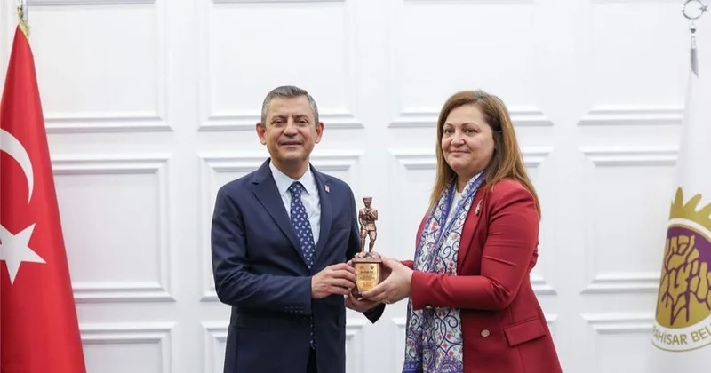 Özgür Özel Burcu Köksal ile ilgili ilk kez konuştu: Kocanı boşa partine bunu yapma dedim